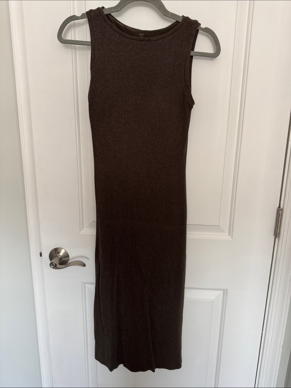 Uniqlo Sleeveless Ribbed Midi Dress in Brown